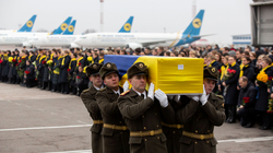 Irani do t’i kompensojë me nga 150 mijë dollarë familjet e viktimave të aeroplanit që e rrëzoi