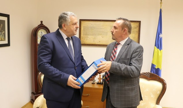 Veliu pranon detyrën e ministrit të Punëve të Brendshme nga Ekrem Mustafa