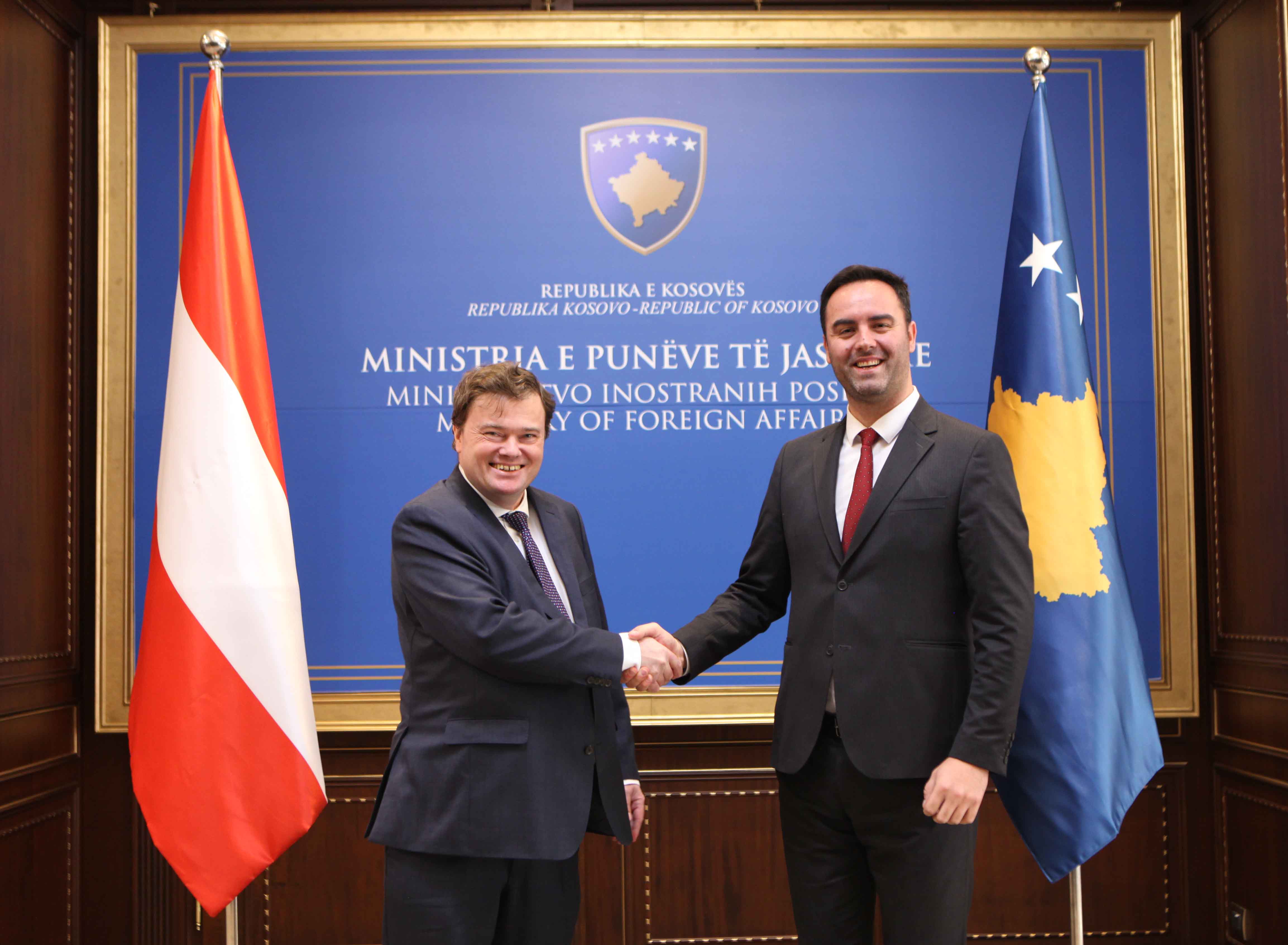 Konjufca i kërkon ambasadorit austriak ndihmë për ndaljen e fushatës së ç’njohjeve nga Serbia