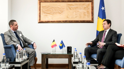 Kurti takon shefin e Zyrës Diplomatike të Belgjikës, thotë se biseduan për sigurinë e drejtësinë