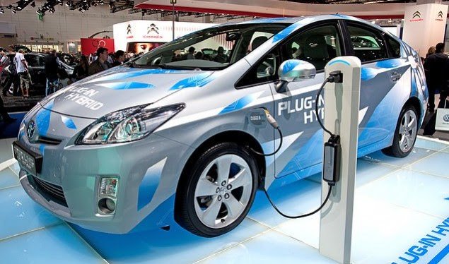 Veturat hibride emitojnë tre herë më shumë CO2 sesa tregojnë shifrat zyrtare