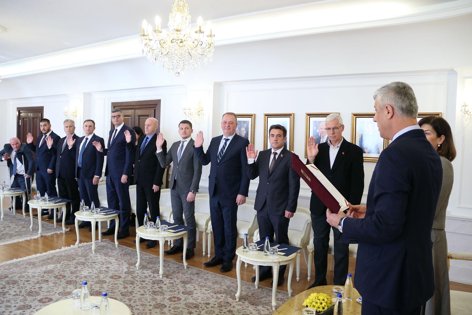 Thaçi emëroi anëtarët e rinj të KQZ-së duke shkelur afatet ligjore