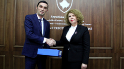 Rozeta Hajdari pranon postin e ministres së MTI-së