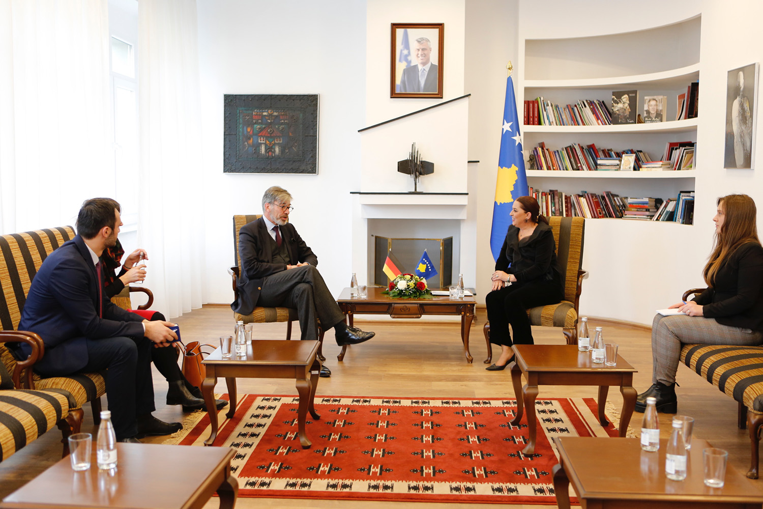 Ambasadori Heldt gjatë bisedës me ministren Dumoshi premton mbështetje për rininë e Kosovës