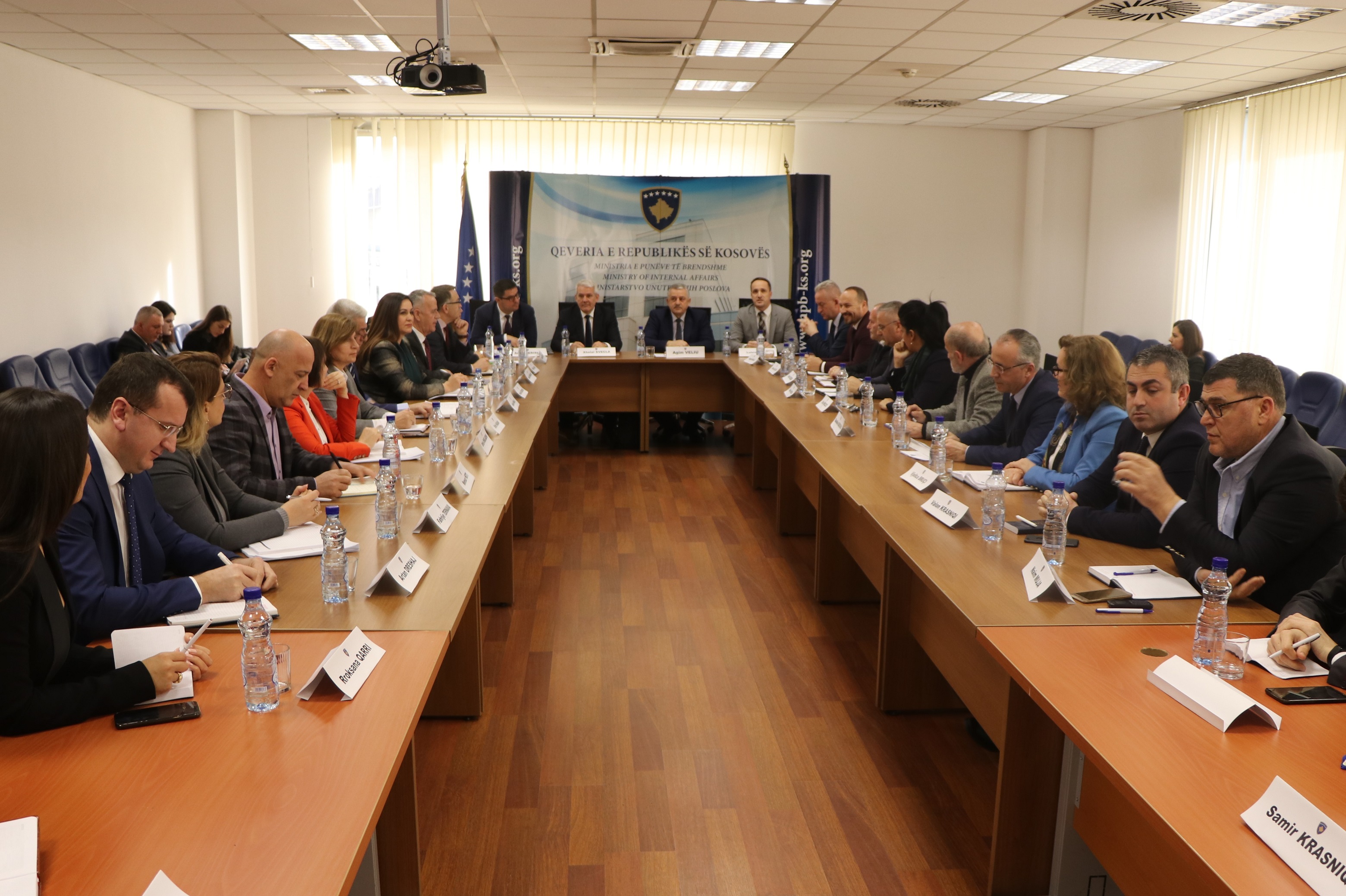 Veliu: Së shpejti sqarohen paqartësitë e bashkimit të Ministrisë së brendshme me atë të Administratës