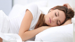 Arsye pse gjumi i drekës i bën mirë shëndetit