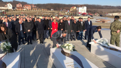 PDK-ja bën homazhe në Prekaz