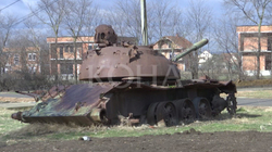 Familja e dëshmorit ruan tankun serb