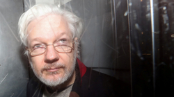 Shefi i WikiLeaks-it provoi ta kontaktonte Hillary Clintonin