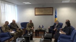 Kurti takohet me komandantin e KFOR-it, s’deklarohen për media