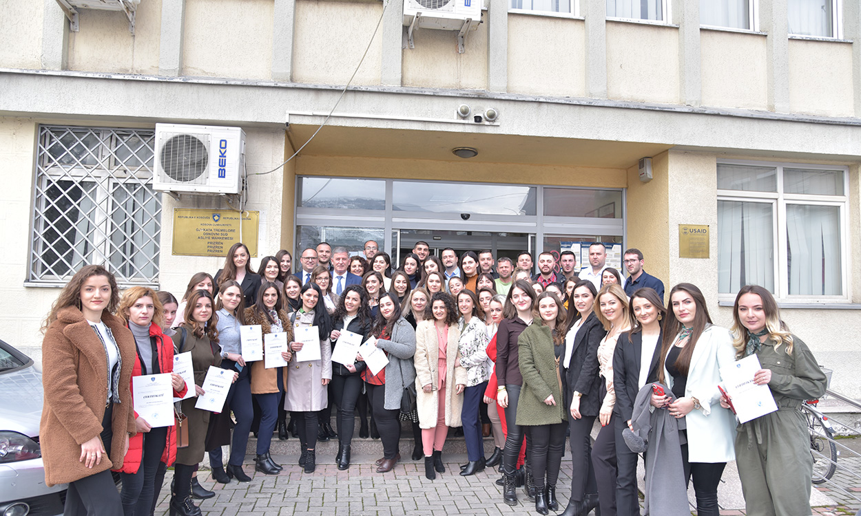 Në Gjykatën Themelore të Prizrenit 64 praktikantë përfunduan praktikën