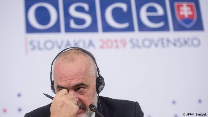 Shqipëria merr kryesimin e OSBE-së, por vet është në krizë