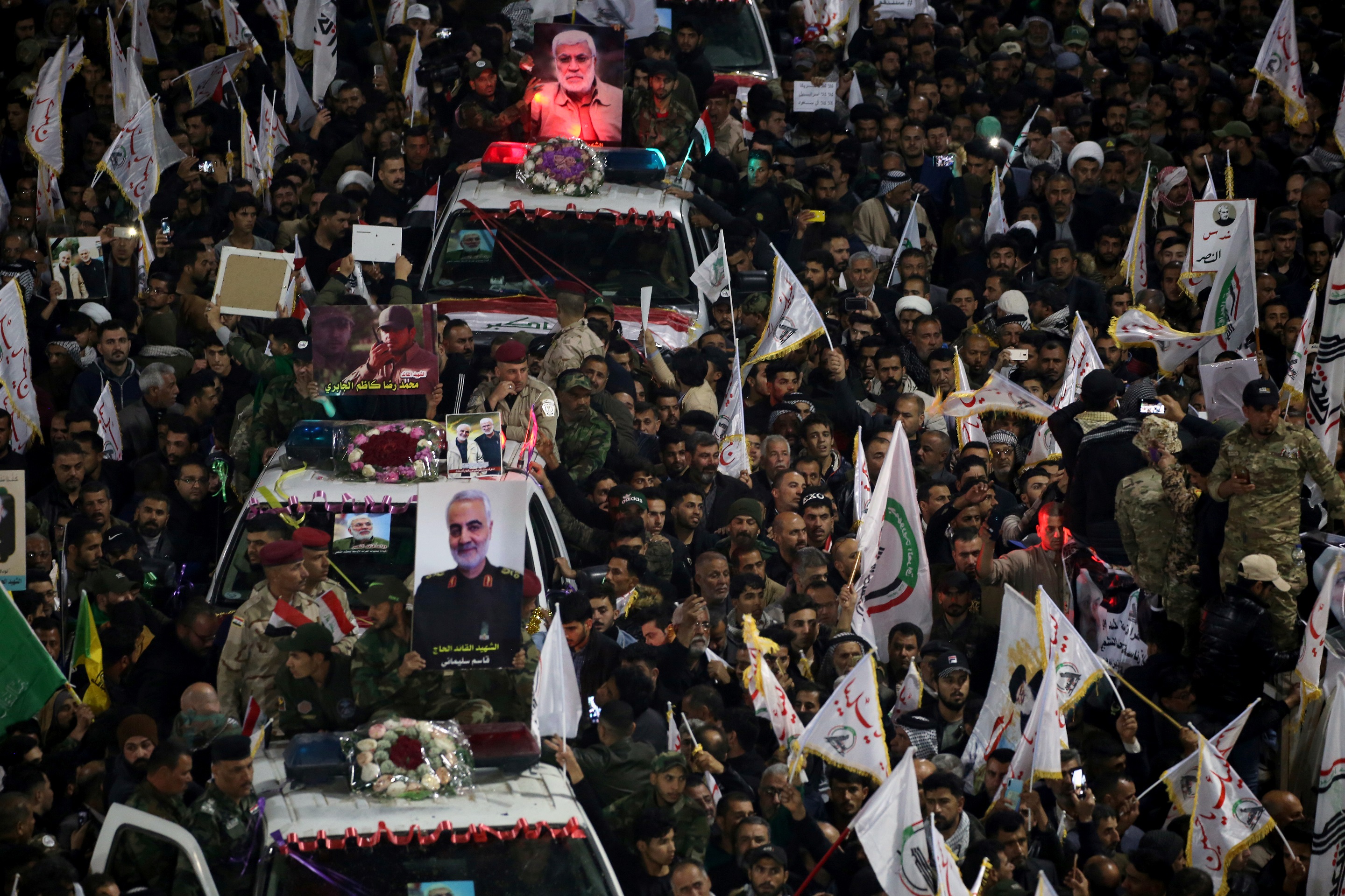 Me thirrjet “Vdekje Amerikës” u zhvillua ceremonia mortore për gjeneralin iranian
