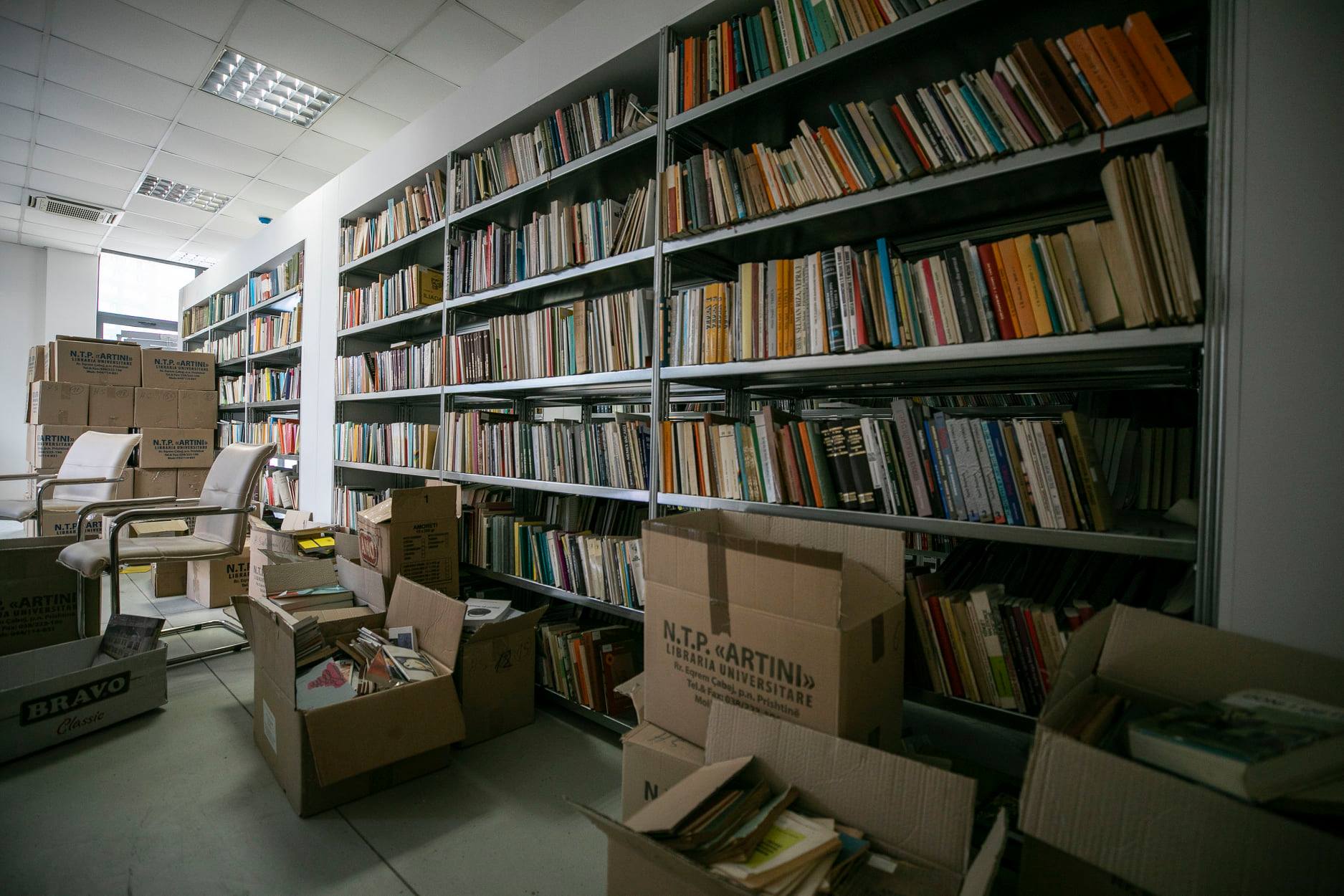 Bibliotekës “Hivzi Sylejmani” i shtohen 1426 tituj librash