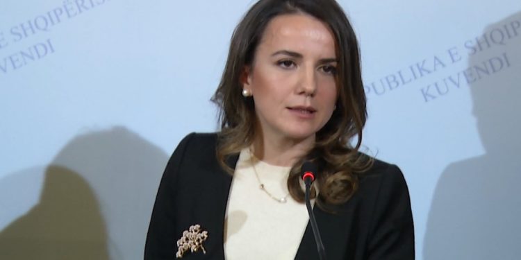 Nisma Thurje në Shqipëri dorëzon në Kuvend 50 mijë firma për ndryshimin e sistemit zgjedhor