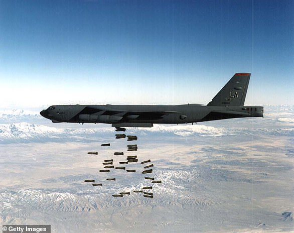 SHBA-ja dërgon 6 bombardues afër Iranit për të qenë të gatshëm për ta goditur Tehranin