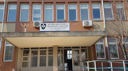 Ferizaji dhe “Caritasi” prej 4 muajsh dështojnë t’i sigurojnë pagat për 200 punonjës shëndetësorë