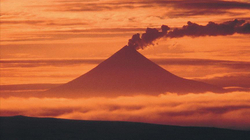 Shpërthime të fuqishme në vullkanin Shishaldin në Alaskë