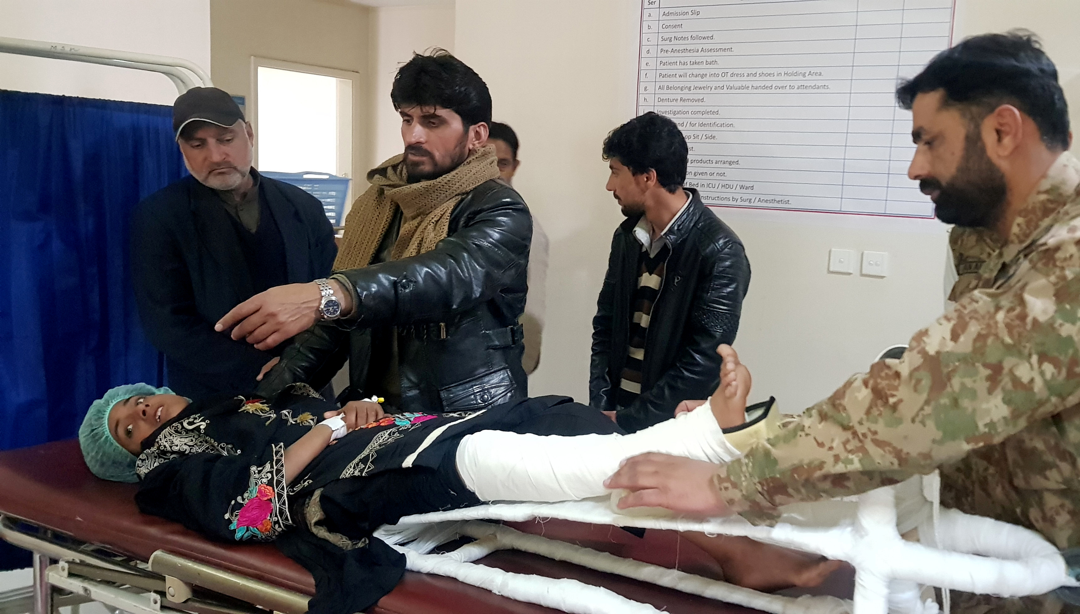 Gjendet e gjallë 12 vjeçarja e bllokuar për 18 orë nën borë pas ortekut në Pakistan