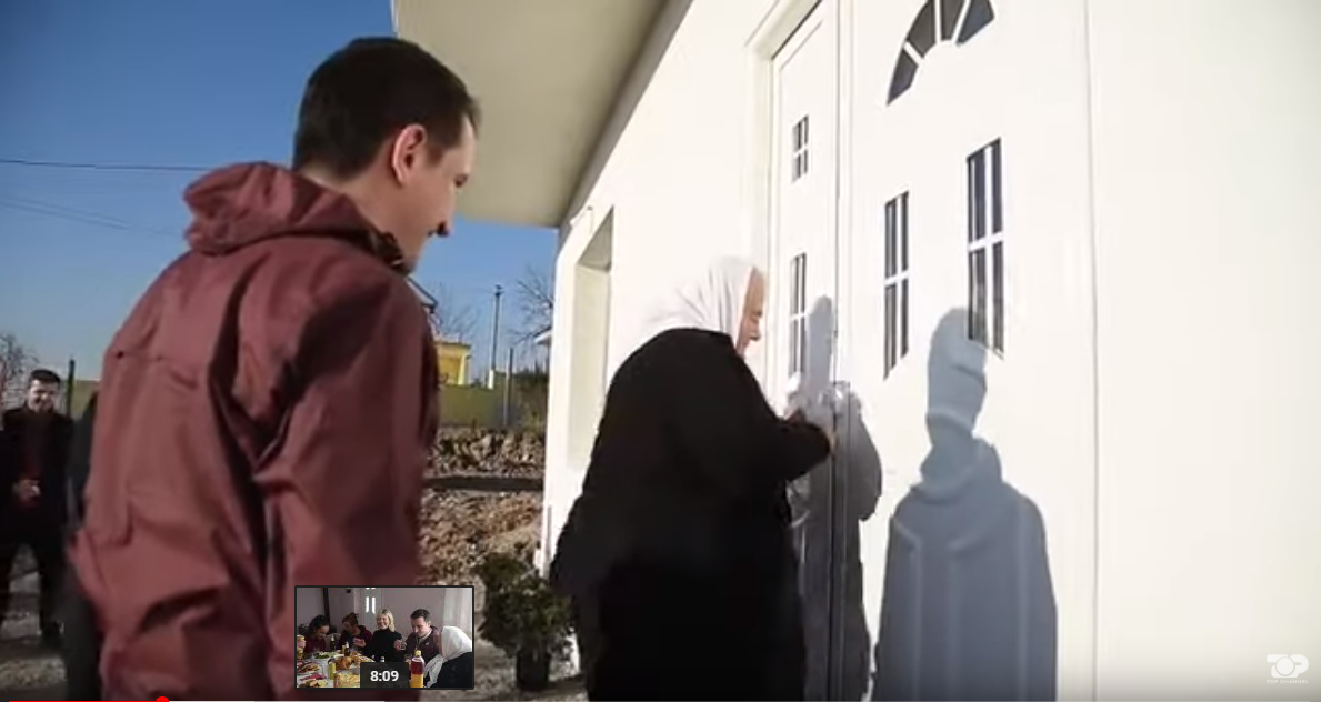 U rindërtua nga këngëtarja Rita Ora, 6 anëtarët e familjes Sala hyjnë në shtëpinë e re