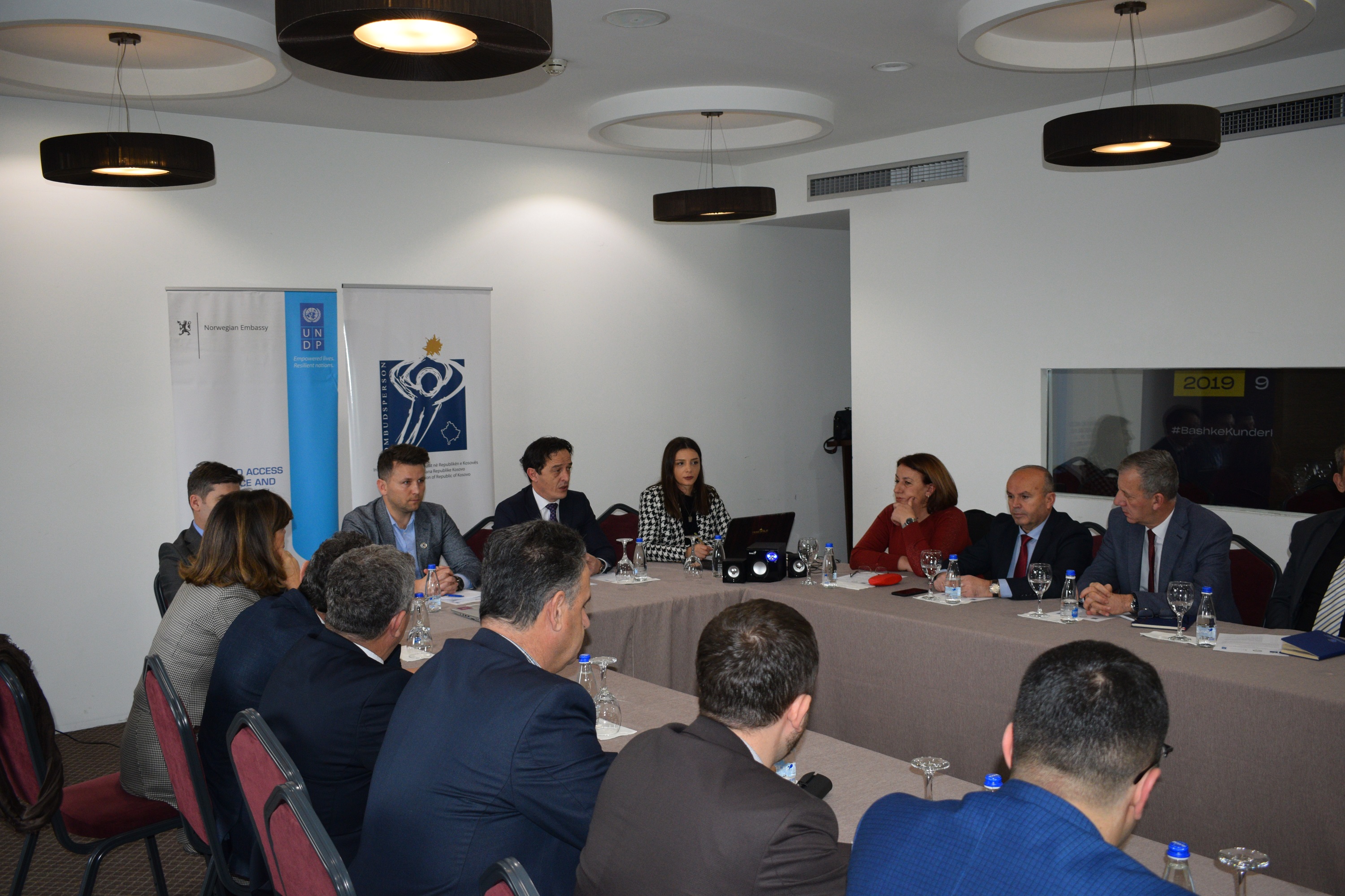 Paraqitet para gjyqtarëve kosovarë platforma online për të drejtat e njeriut