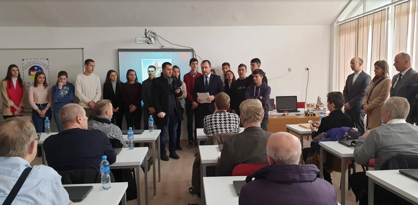 Gjimnazi “Gjergj Kastrioti Skënderbeu” në Drenas bëhet me laborator të teknologjisë