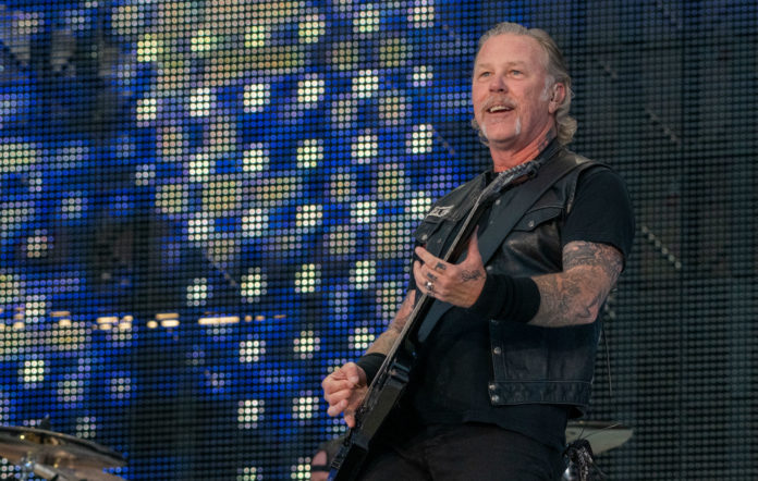 Hetfield do të shfaqet për herë të parë në publik pas rehabilitimit