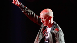 Eminem dhuron ‘shpageta të nënës’ për spitalet e Detroitit
