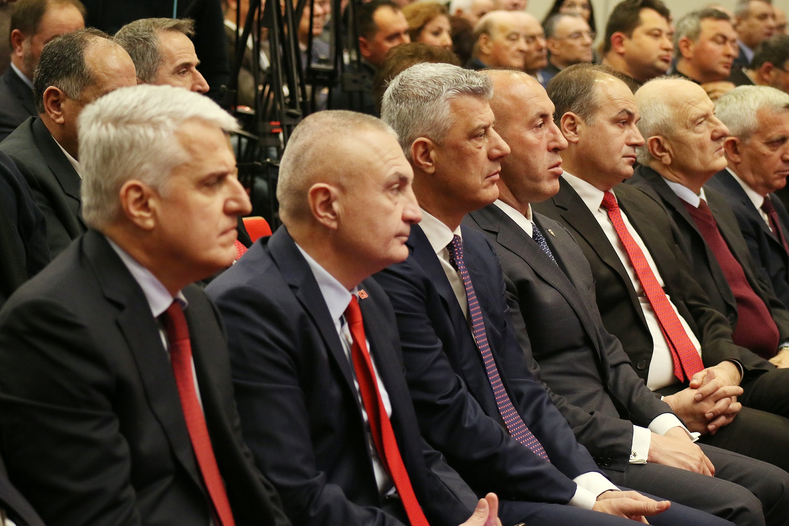 Majko: Gjatë luftës në Kosovë, në Shqipëri thamë, ‘kur serbët na vrasin, ne duhet të bashkohemi’ 