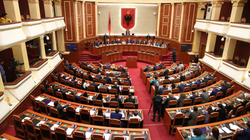Dy ish-kryeparlamentarët e Shqipërisë kritikojnë skenën aktuale politike
