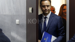 Kryesia e re e Kuvendit ia bën sefte, Konjufca u ikën mediave e Krasniqi e kritikon VV-në
