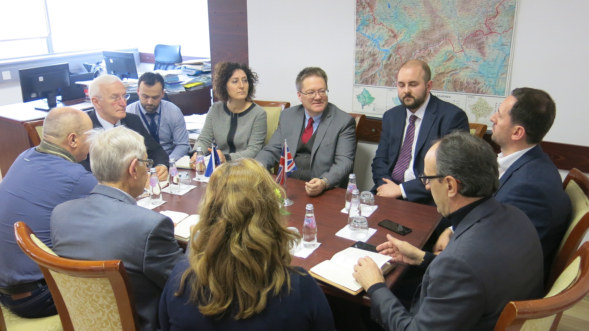 Abbott angazhohet për ndriçimin e fatit të personave të zhdukur nga lufta në Kosovë