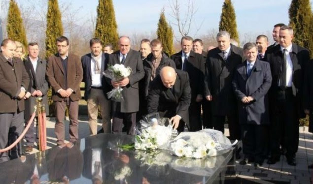 Mustafa kujton Fadil Feratin në 10-vjetorin e vdekjes