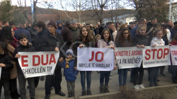 Nis protesta në Kamenicë kundër reformës në arsim