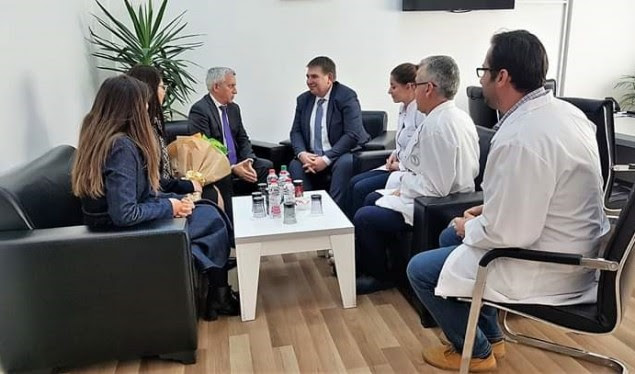 Minxhozi viziton QKUK-në, i falënderon për ndihmën e ofruar gjatë tërmetit