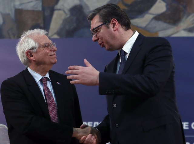 Vuçiq “nuk e sheh si mund të arrihet zgjidhja me Prishtinën”