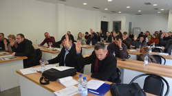 Kuvendi Komunal i Kamenicës kërkon pezullimin e reformës në arsim