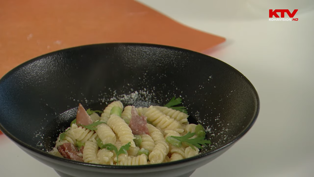 Pasta karbonara me shparguj