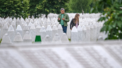 Miratimi i rezolutës për Srebrenicën “kërcënon” Qeverinë e Malit të Zi, Serbia paralajmëron masa