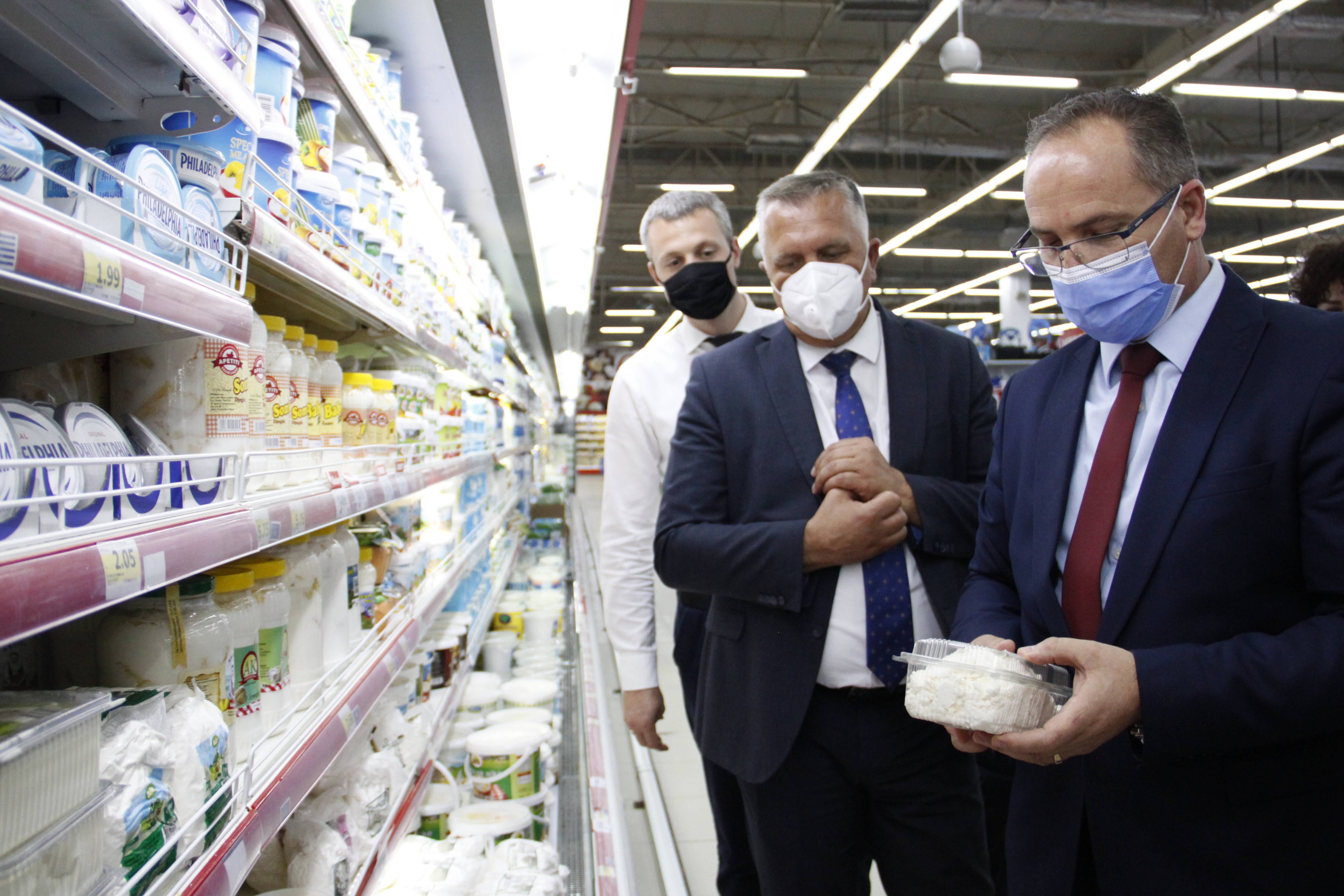 Krasniqi nis inspektimin e marketeve, kërkon zbatimin e masave kundër COVID-19