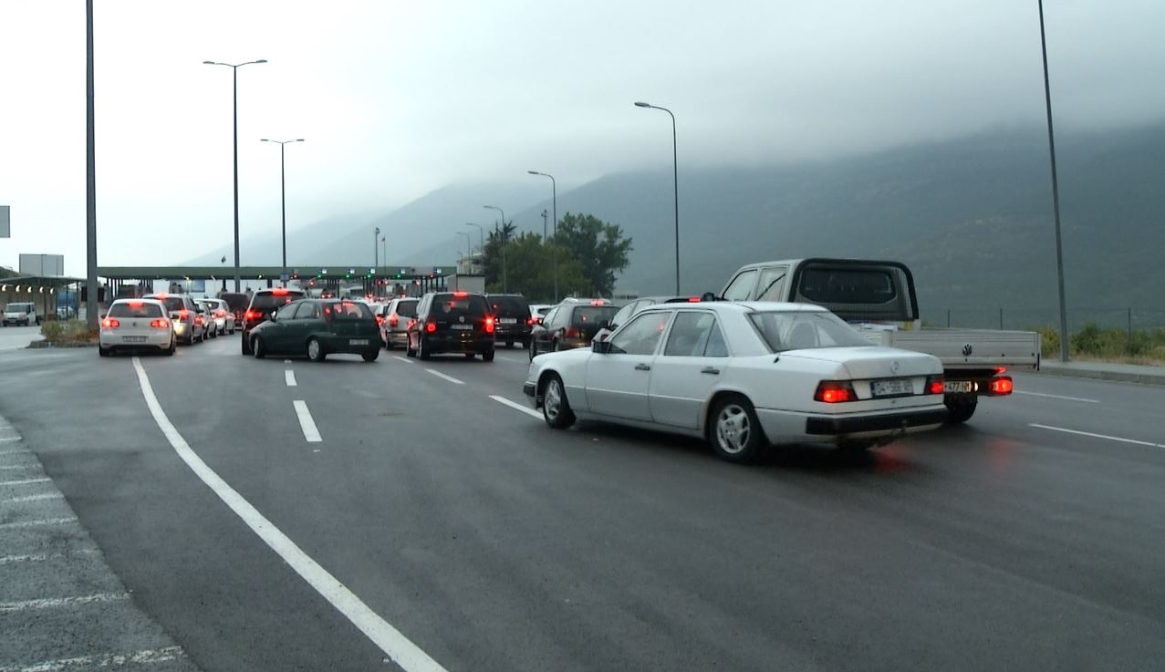 Vetëm në gusht mbi 800 mijë shtetas të Kosovës hynë në Shqipëri për pushime