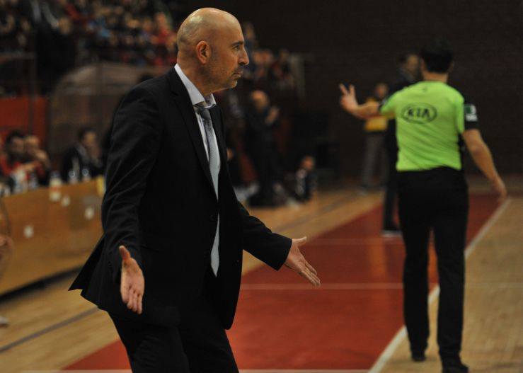 Ylli vazhdon me Radoviqin