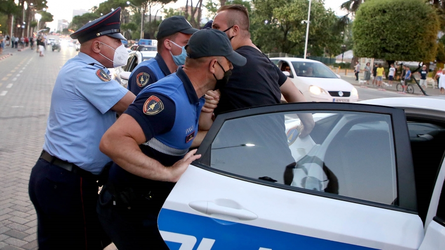 12 të shoqëruar në polici nga protesta kundër ndalimit të jetës së natës në Tiranë