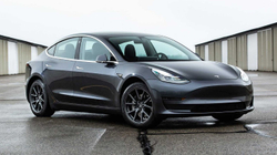 Elon Musk thotë se Teslat ende janë shumë të shtrenjta, dëshiron një edhe më të lirë se Model 3