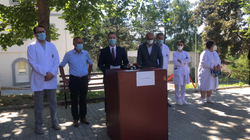 Zemaj i kërkon Hotit pagesë shtesë mujore për mantelbardhët deri në fund të pandemisë