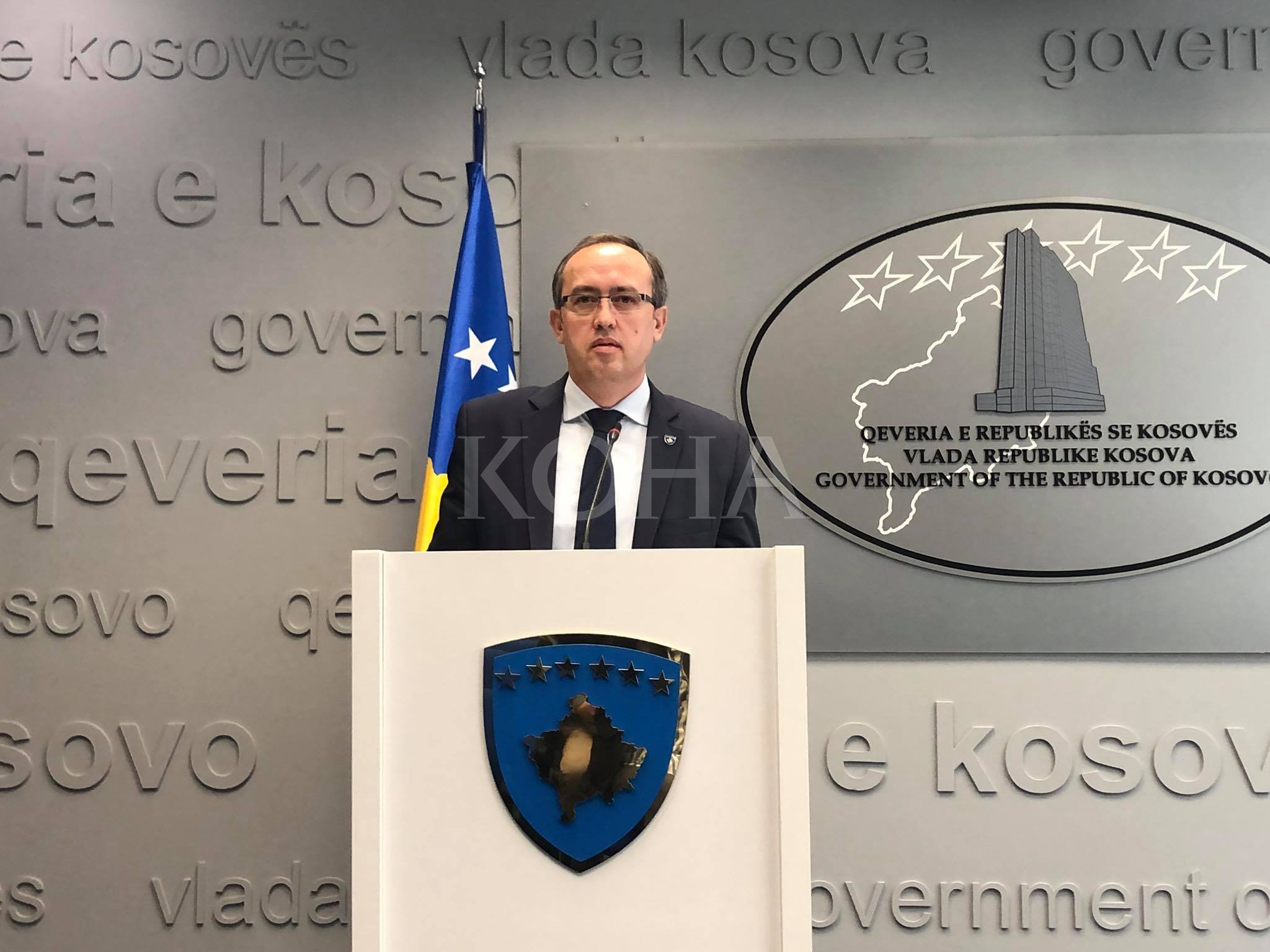 Hoti thotë se nuk do t’ia kalojë presidentit kompetencat për dialogun 