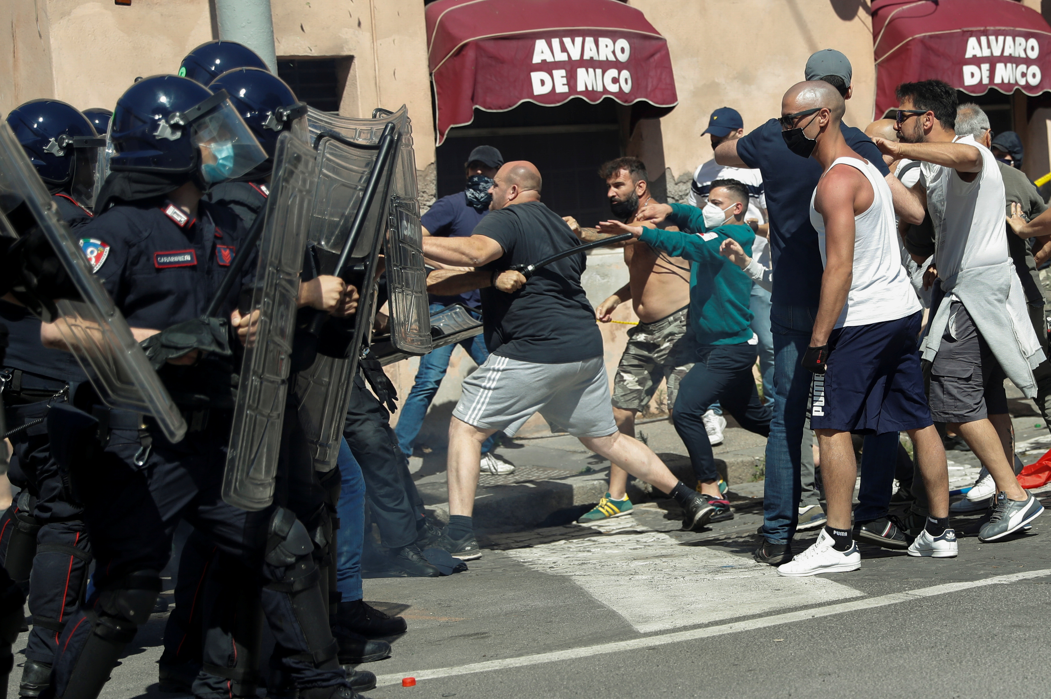 E djathta ekstreme në Itali protesta ndaj Qeverisë për menaxhimin e Covid-19