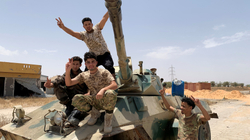 Rusët angazhojnë sirianë për të luftuar në Libi