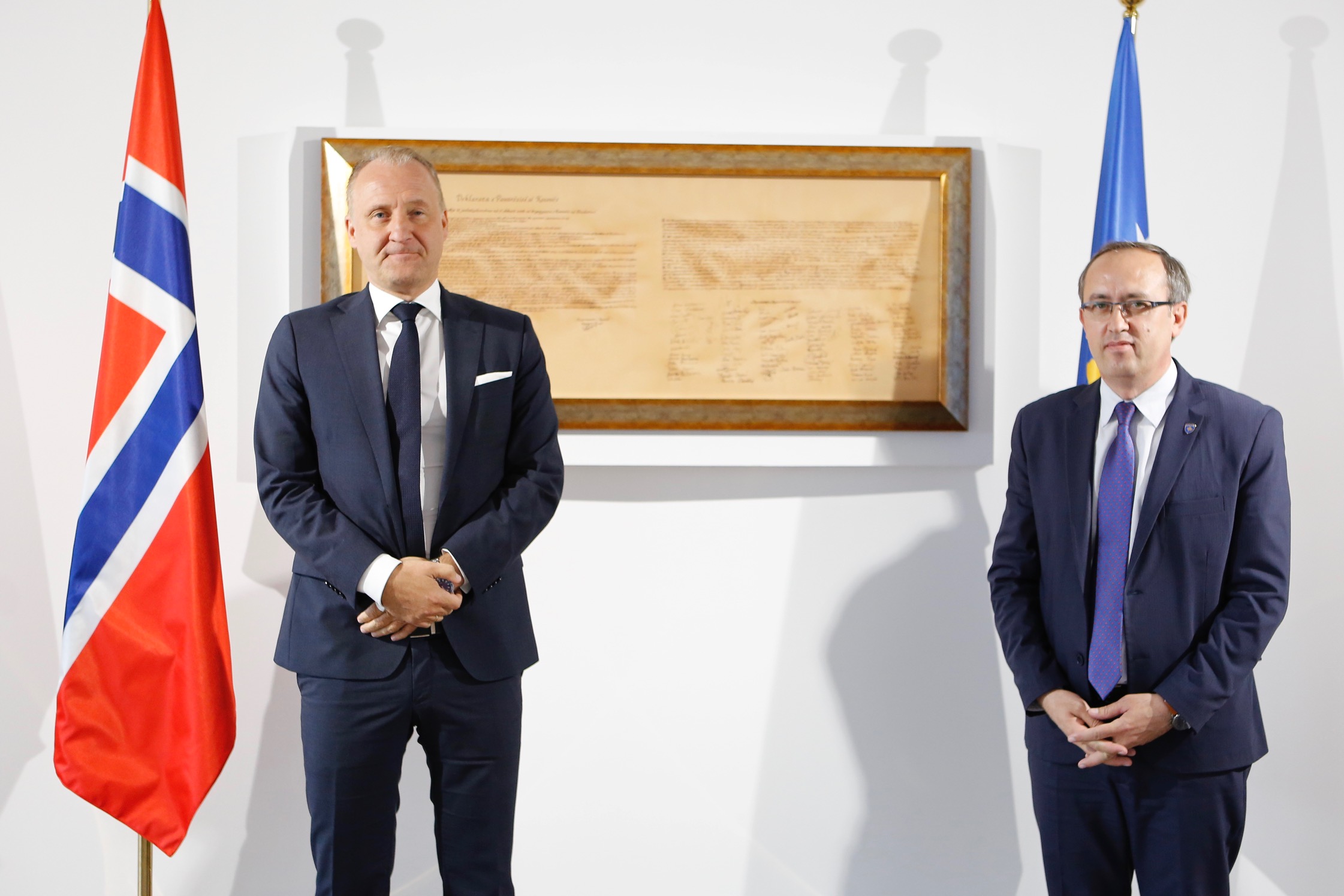 Hoti i thotë ambasadorit norvegjez se është i përkushtuar në dialog me Serbinë me njohje reciproke