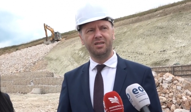 ​Abrashi premton punë më intensive në rrugën Prishtinë-Mitrovicë, thotë se u zvarrit shumë
